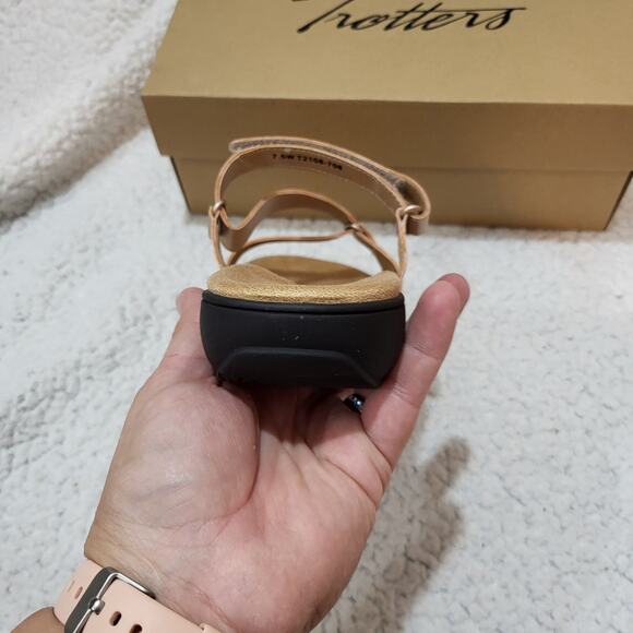 NEW Trotters Women's Sandal Platform CHAMPAGN size 7.5 Wide - Picture 5 of 8